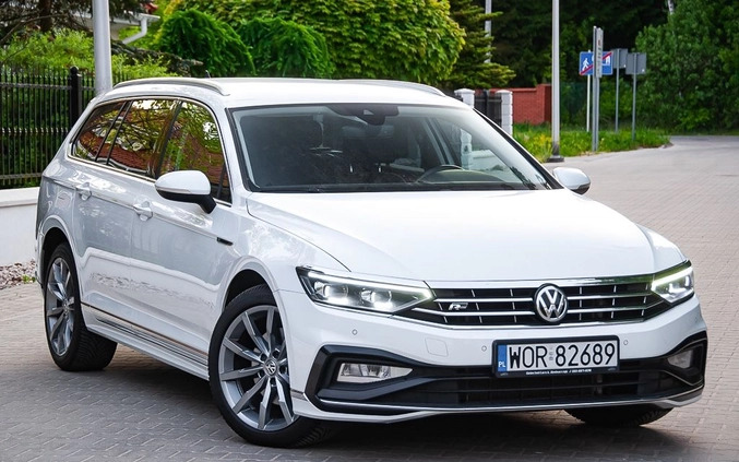 Volkswagen Passat cena 92899 przebieg: 176000, rok produkcji 2020 z Gniezno małe 742